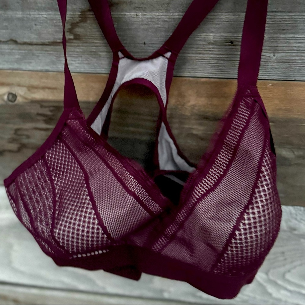 💎Lululemon AWAKE TO LACE BRA! New w/out tags!DISCONTINUED AND RARE!! Firm price!